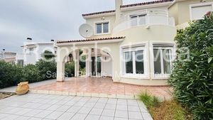 Villa met gemeenschappelijk zwembad voor lange termijn verhuur in Gata de G