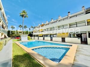 Maison de ville sur 3 niveaux à louer à long terme à Javea